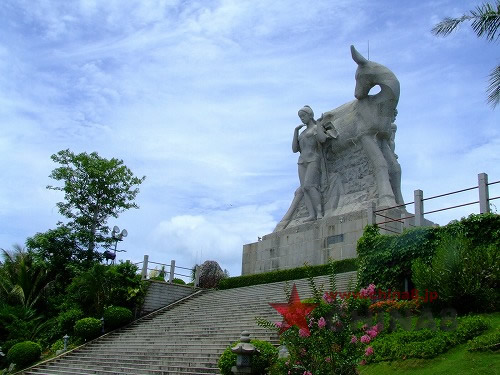 山頂の彫刻