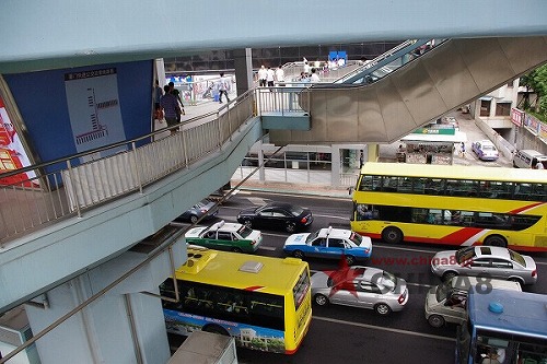 渋滞を横目にスーイスイ