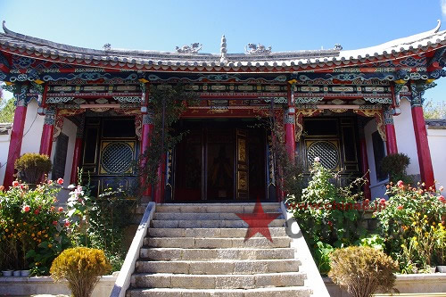 シャングリラ観光Ｂ　亀山公園・独克宗古城・松賛林寺・ナパ海