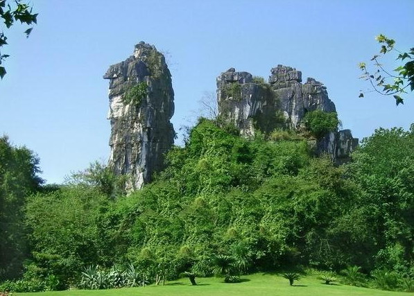 桂林市内定番半日観光（七星公園＋象鼻山＋芦笛岩）