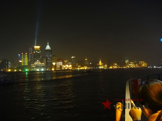 船上から見える浦西地区の夜景