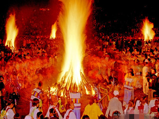 松明祭の旅六日間 -７月の情熱